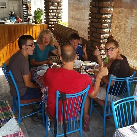 Casa de hóspedes Goekmavi 3*